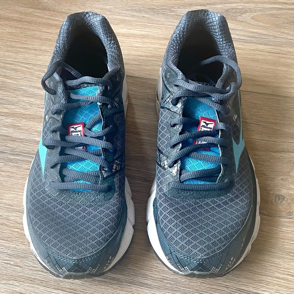Mizuno Wave Athletic Shoe Women’s Athletic Inspire 10 Running Shoe Sz 7